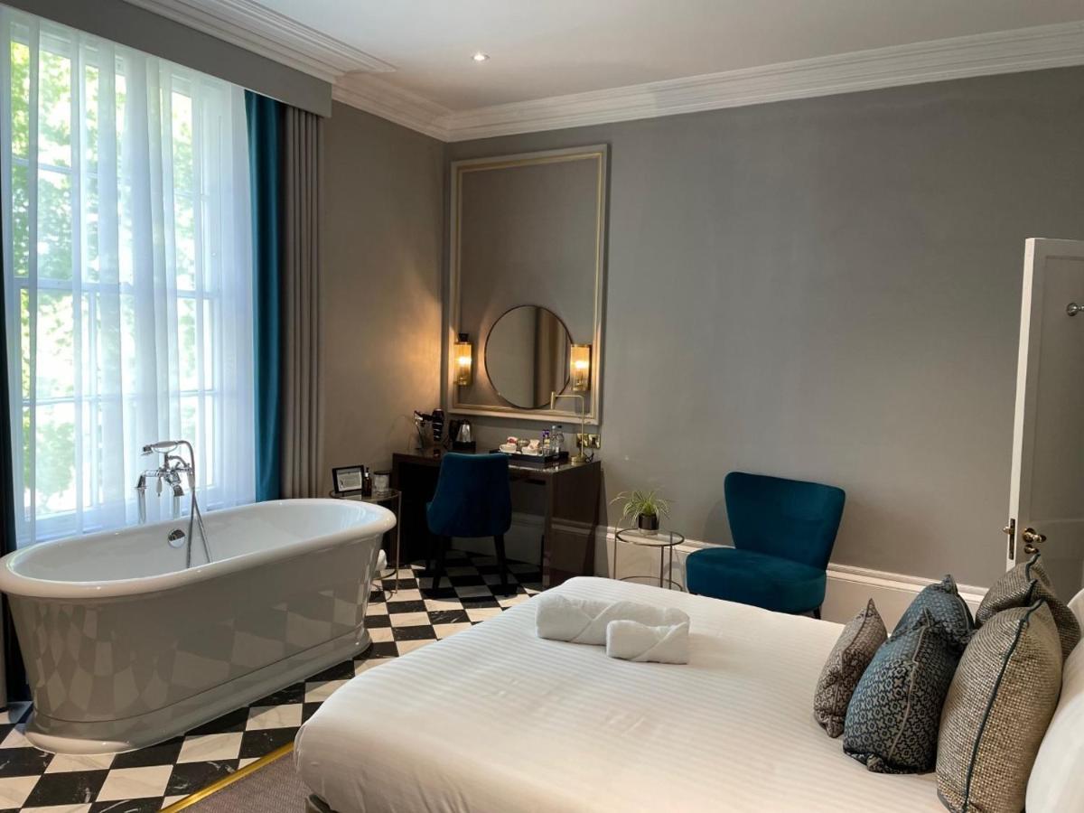 Deluxe Double Room Bath