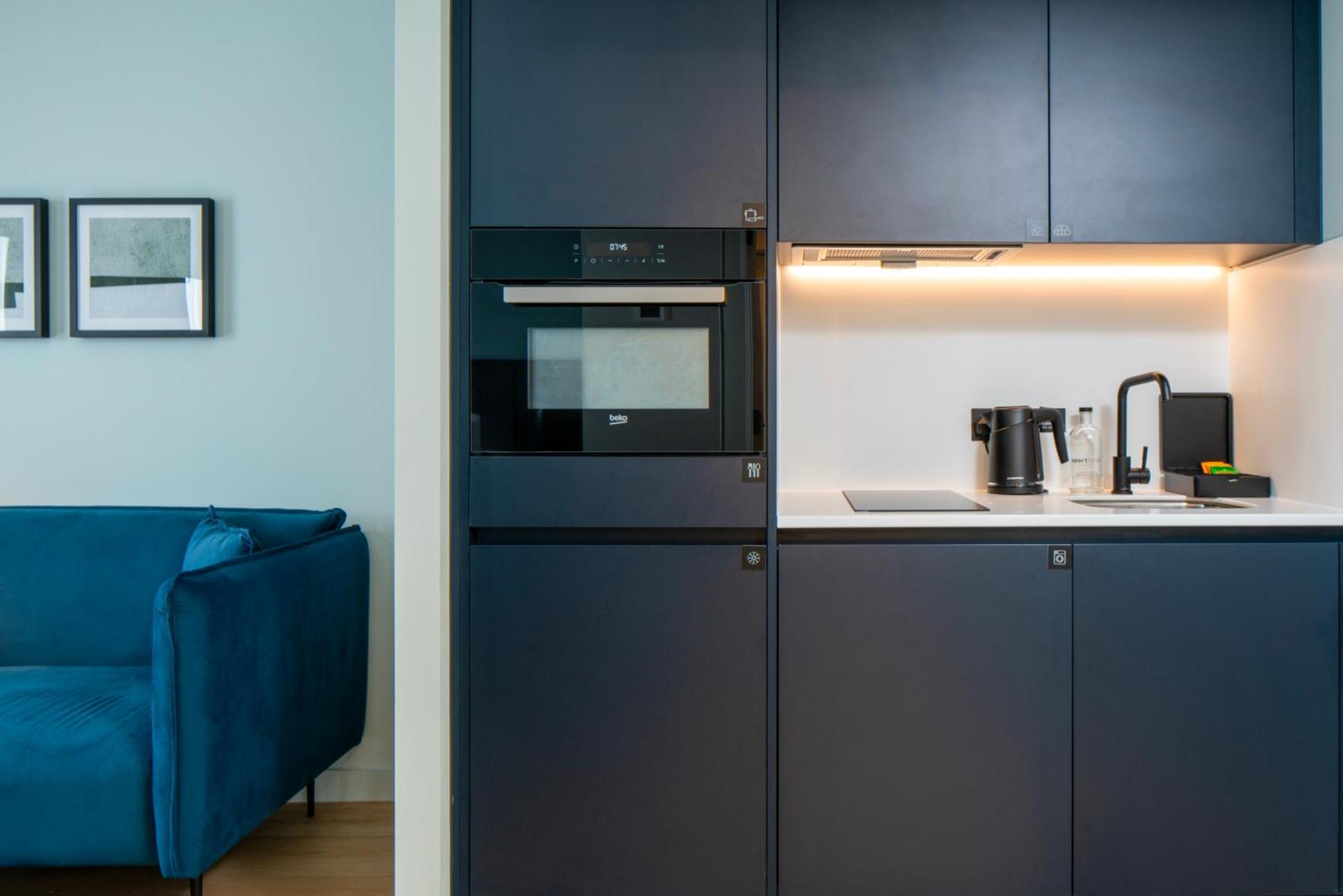 Deluxe 1 Bedroom Apartment with Terrace