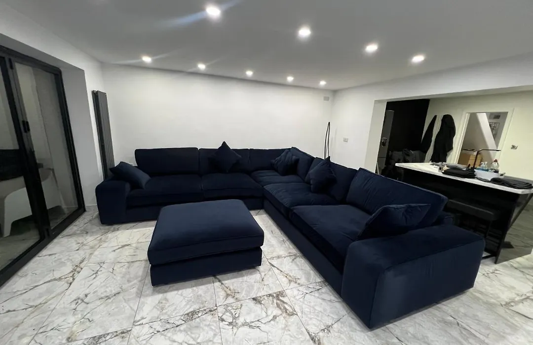 Penthouse Style Luxury 2 Bedroom House Has Hot-Tub, Extra Fees Apply-1