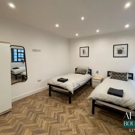 2 Bed Townhouse - Sleeps 5 - Parking - Wifi-2